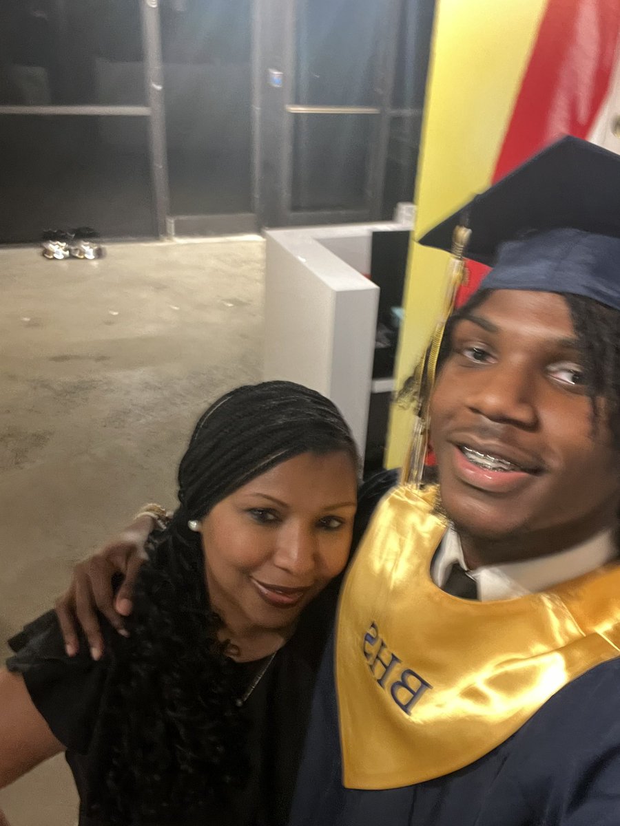 Happy birthday to the best mom, I love you❤️ <a href="/MazyckKaris/">Karis Mazyck</a>