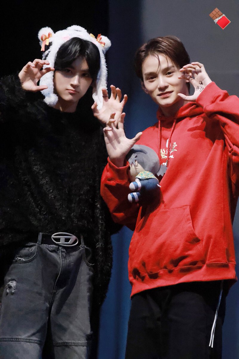 yzjjjjj_'s tweet photo. 231208  
₊⁺🐾₊⁺
#LEO #리오 #李傲賢  #자얀 #ZAYYAN #소디엑 #XODIAC https://t.co/hPtvbbrbzX