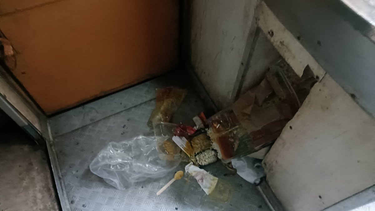 sushantr17's tweet photo. This is the reality of Swachh Bharat Abhiyan in Indian railway Train no 03226 Ac Coach B1 @AshwiniVaishnaw @indianrail @Central_Railway Please do the needful https://t.co/o7xBdOWJNy