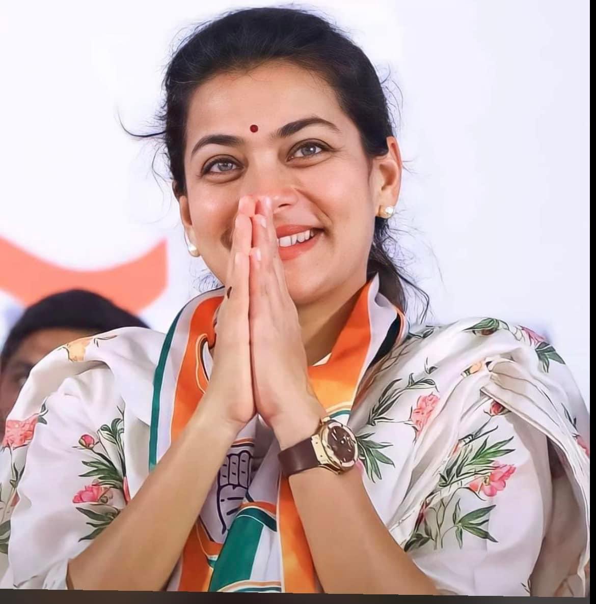 ImPranitiShinde's tweet photo. आपण माझ्या वाढदिवसानिमित्त दिलेल्या शुभेच्छांबद्दल मनःपूर्वक आभार! 🙏🏼 @PranitiShindeFC @ShindePraniti @MLAPranitiTeam @PranitiShinde_ @Praniti_Trends @INCRajasthan https://t.co/sojf0gz7Vo