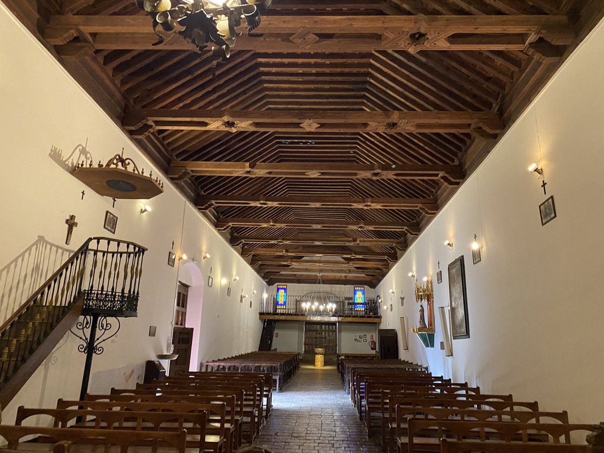 GeografiaH's tweet photo. #Pulvino en #LasVirtudes #SantaCruzdeMudela, #CiudadReal Es una pieza ornamental cilíndrica decorada con hojas lanceoladas, ubicada en los elementos funerarios de grandes funcionarios del estado romano o grandes militares. Se cree que forma parte de la ciudad romana #AdTurres https://t.co/XqwevixSwU