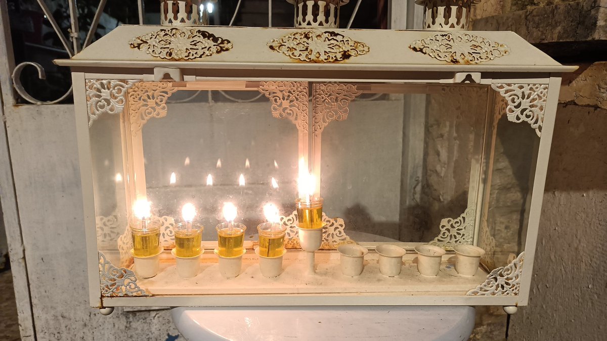 Sassy_Khat's tweet photo. #FourthNight 🕎 ❤‍🔥 🇮🇱 #Chanukah2023 https://t.co/zKKUxVUk98