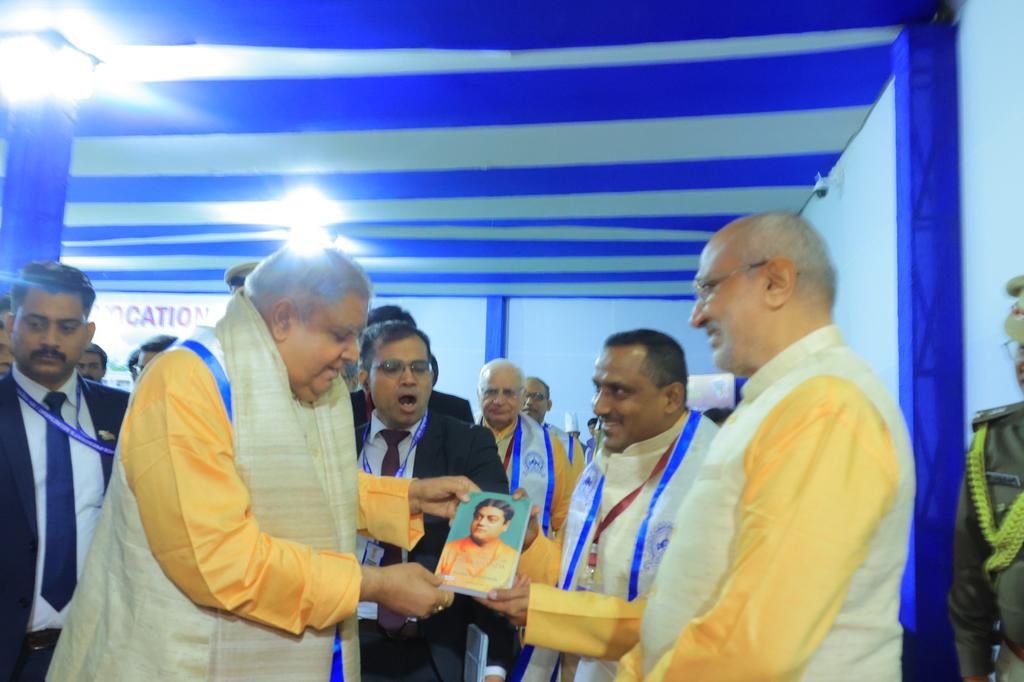 भारतीय प्रौद्योगिकी संस्थान, धनबाद के 43वें दीक्षांत समारोह में सरकार के प्रतिनिधि के रूप उपस्थित होने का अवसर प्राप्त हुआ!

कार्यक्रम में मुख्य अतिथि के रूप में देश के उपराष्ट्रपति श्री जगदीप धनखड़ जी एवं <a href="/jhar_governor/">Governor of Jharkhand</a> श्री <a href="/CPRGuv/">CP Radhakrishnan</a> जी उपस्थित रहें!

इस मौके पर उपराष्ट्रपति