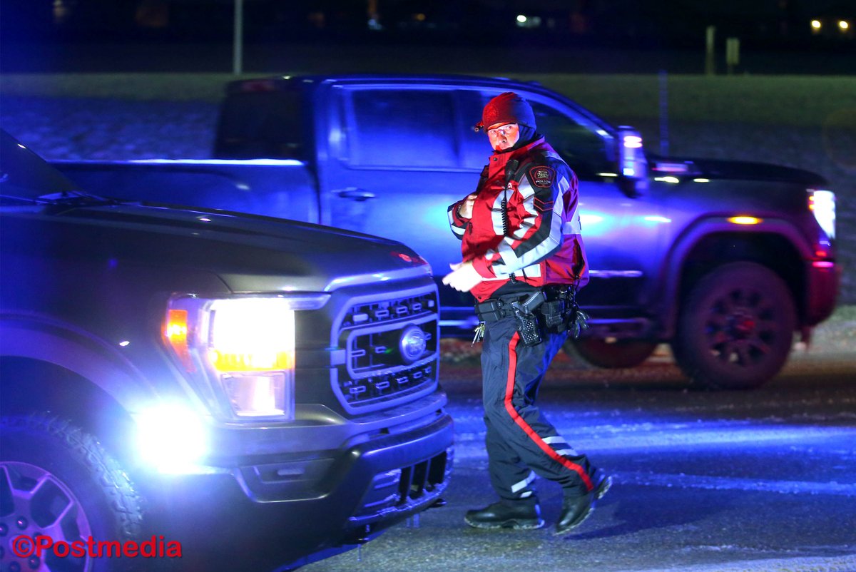JimWellsphoto's tweet photo. #Calgary area law enforcement conducted a #Checkstop on Stoney Tr in the far southwest on Friday night @CalgaryPolice @AlbertaSheriffs #yyc #yyctraffic https://t.co/3nV38wqj2m