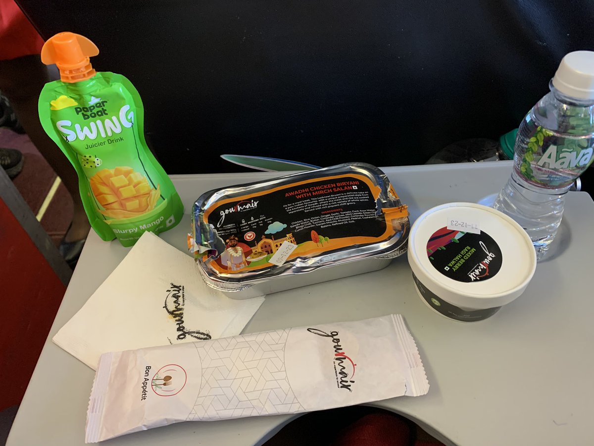 himadridelhi's tweet photo. It’s unbelievable such grandeur sumptuous #lunch served … @AirIndiaX #flight i5 768 .. so #beautiful so #elegant just tastes like a #wow .. wow wow.. https://t.co/qsDDTAmSkx