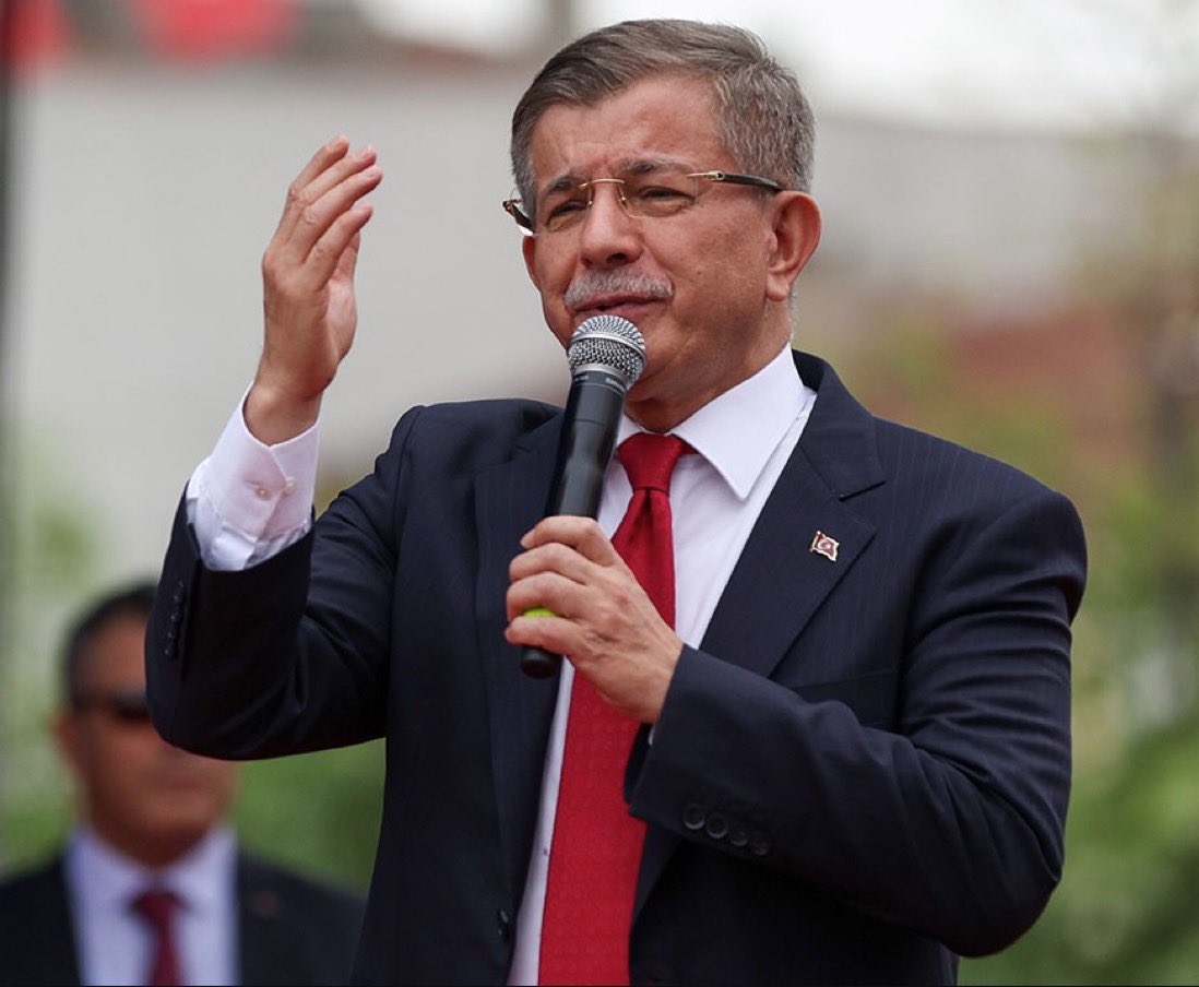 Ahmet Davutoğlu:

İlk seçimlerde Cumhurbaşkanı adayı olacağım.