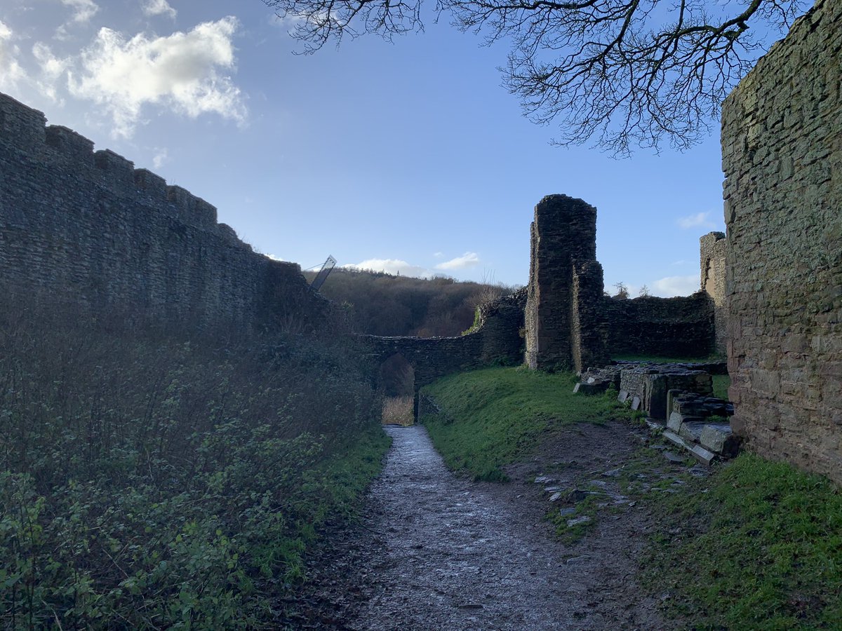 Met a Uni friend, Ian, in Ludlow this afternoon. Started out miserable but the sun came out eventually Views of the River Corve and the Castle. 😎👍🏼 #Shropshire #Ludlow