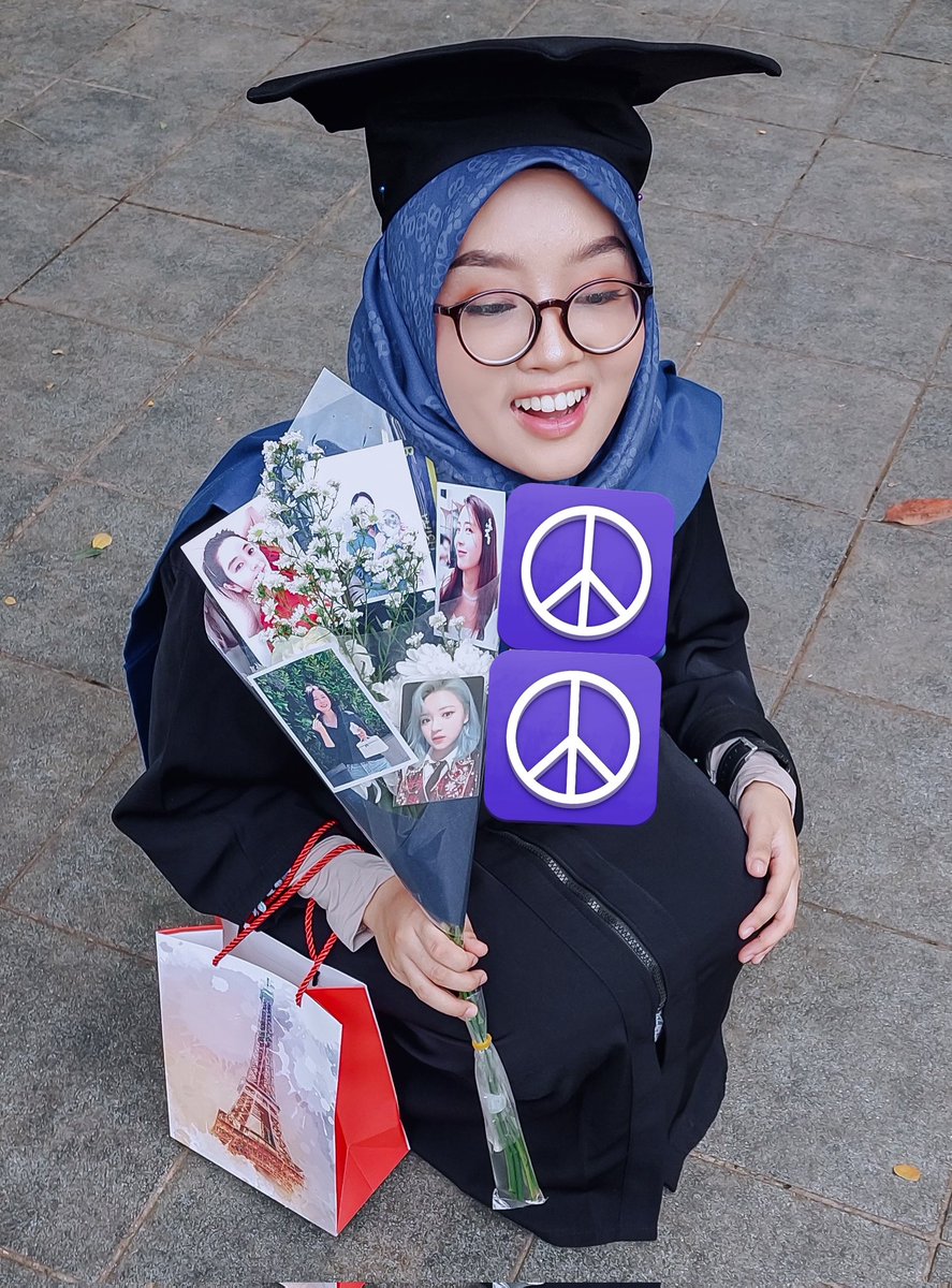 mongnoonaa's tweet photo. titelnya merayakan wisuda
#READYTOBE_IN_JKT
#ONCEsinceDay1
#OnceSelcaDay #OSD
#JEONGYEON #์ ์ฐ @JYPETWICE https://t.co/IpbksDGhRQ
