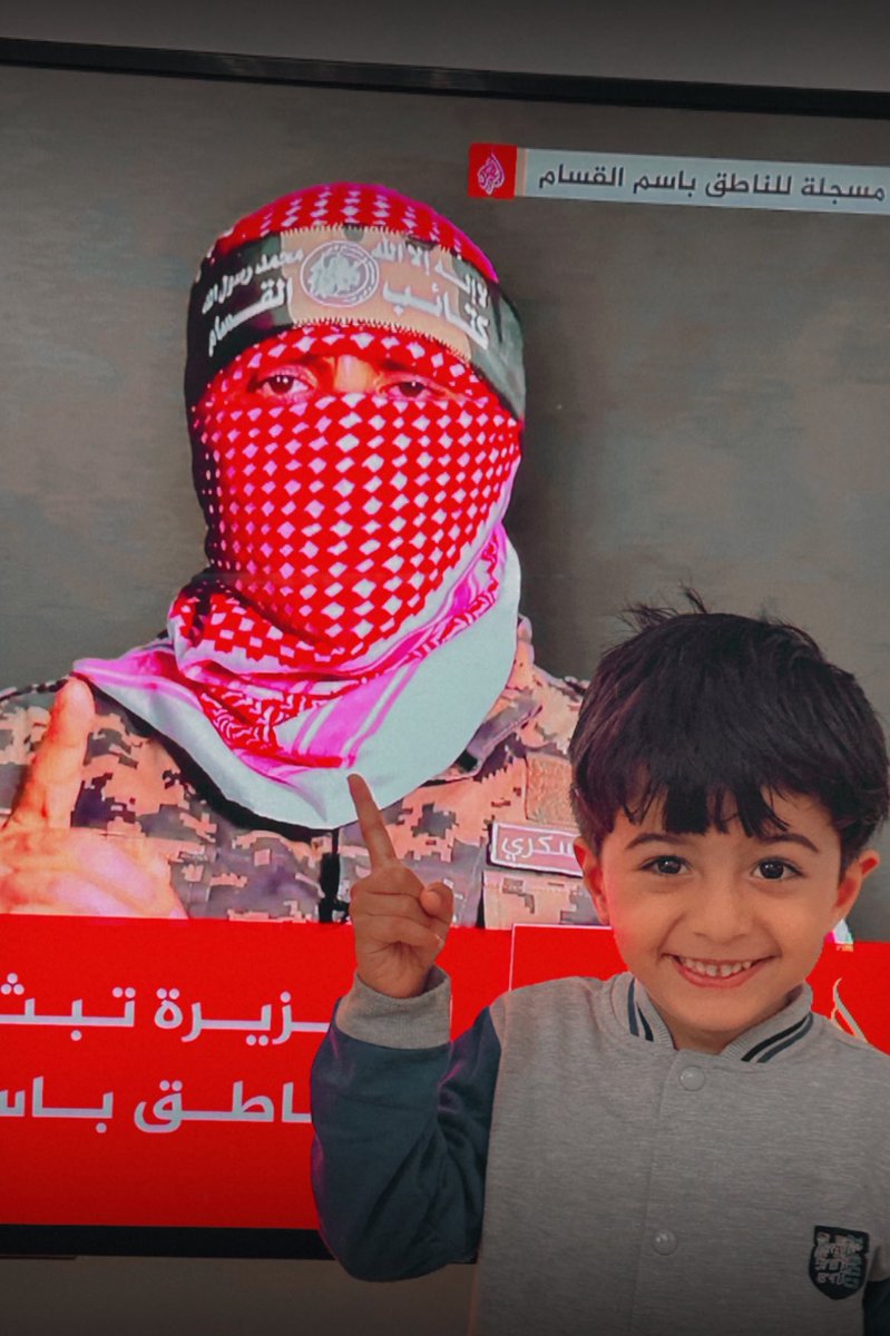 الفطرةُ السليمة والحُرةَ تتغلغل في أجسادِ أطفالنا ، ومهما حاولتُم القضاء أو العبث  بالقضية وتشويه صورة المقاومة و #ابو_عبيدة فلن تفلحوا ما دامَ هُناكَ أجيالٌ تَربت على حُب فلسطين