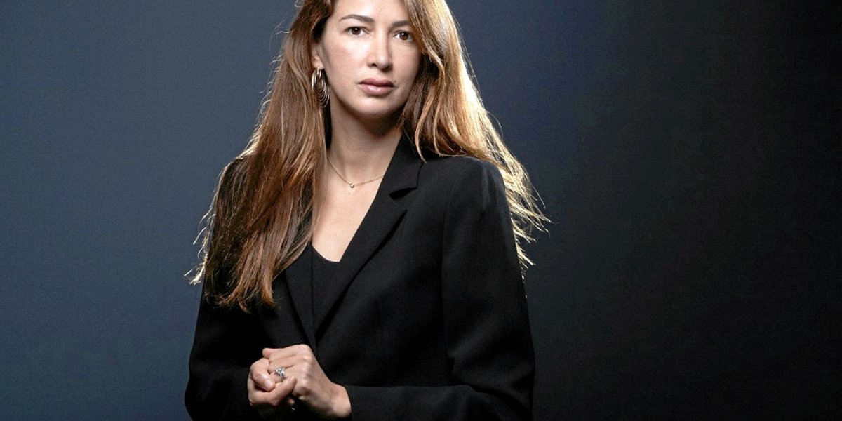 Zineb El Rhazoui  ancienne journaliste de #charliehebdo avait bien caché son jeu mais elle a été démasquée.
Elle a fait un parallèle entre #Auschwitz et la riposte d’#Israël contre le #Hamas.
Le prix #SimoneVeil qu'elle avait reçu en 2019 lui a été retiré.