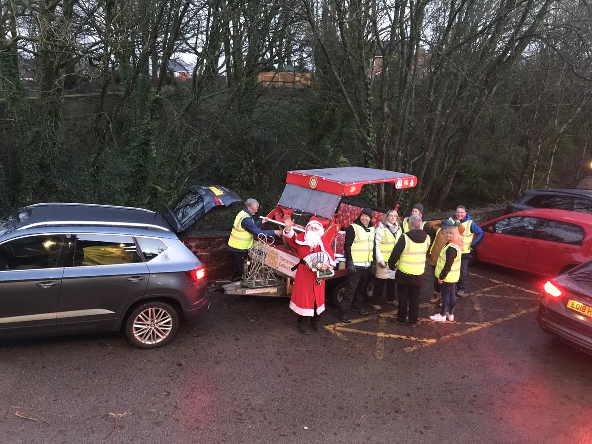 Look who’s visiting… ! But the question is have you been naughty or nice!! 🎄