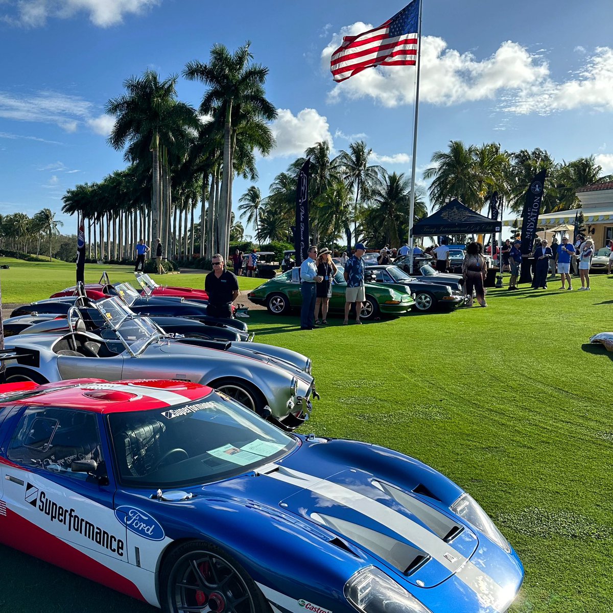 Superformance1's tweet photo. Lovely day with awesome cars all for a good cause.
Superformance at the Palm Beach Concours.
#carconcours #carsondisplay #carscarscars #palmbeachconcours #florida https://t.co/HJDe1CRPuE