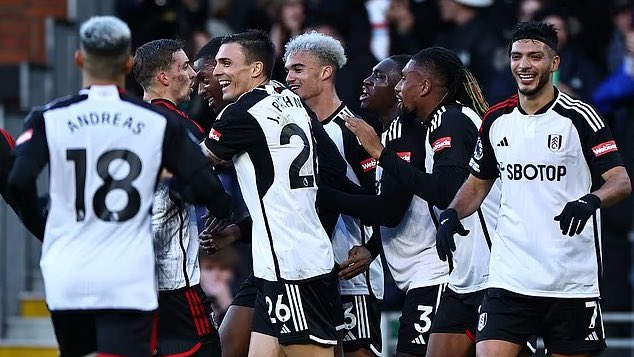 Fulham_Focus's tweet image. &quot;Who put the ball in the West Ham net? Half the fucking team!&quot;💪😄

#FFC