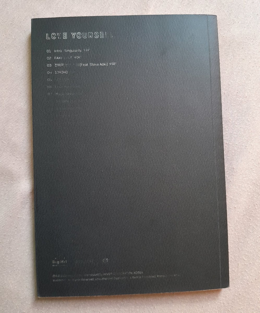 kthslows's tweet photo. VENDO ÁLBUM BTS LOVE YOURSELF: TEAR VER. R

NOTA: Tem algumas avarias, ficou muito tempo guardado e foi ficando assim como podem ver nas fotos. Tem o photocard oficial do j-hope (hoseok), posso vender junto ou separado.

❗️Aceito negociações. https://t.co/nzMAqfDqDn