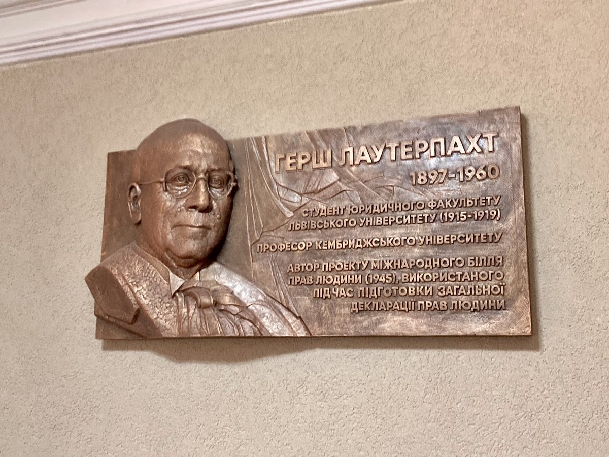 Ik was samen met @GrotiusCentre @LeidenLaw @UniLeiden collega Nico Schrijver in Lviv, #Oekraine, op uitnodiging van @asilorg, ter ere van het 75-jarige bestaan van de Verklaring van de Rechten van de Mens. Respect voor het optimisme en de kracht van de #Oekrainers. #SlavaUkraini