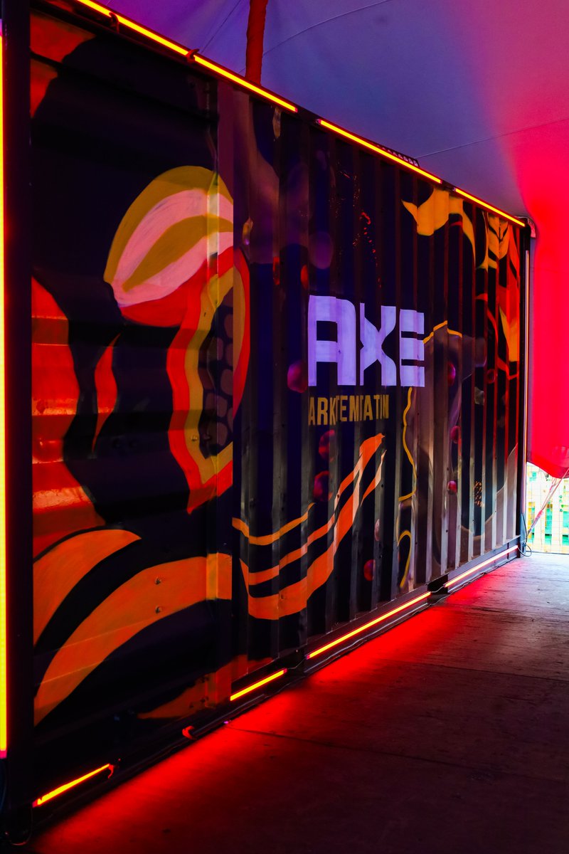 NkanyeziKubheka's tweet photo. The coolest fragrance, mixed with the coolest festival. #FreshNeighbours #AXEFreshmen #HeyNeighbourFest https://t.co/yEhrBcITVU