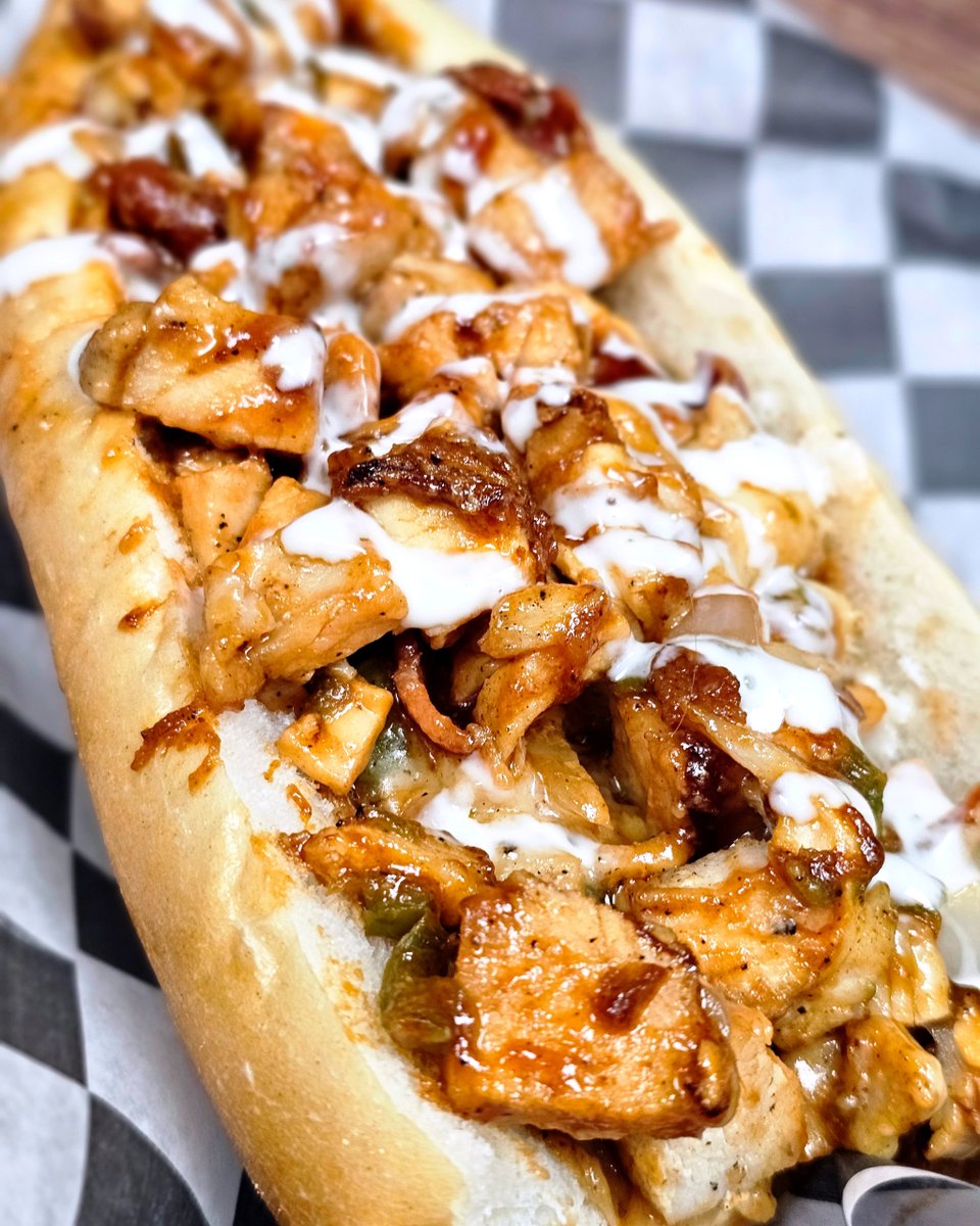 Huntsannex's tweet photo. Eating with my eyes first. 😍

BBQ CHICKEN CHEESESTEAK + LONG HOTS + RANCH + BACON 🥓

#photooftheday #huntsannex #chickencheesesteak #bbqchicken https://t.co/MiUN2S6dEM