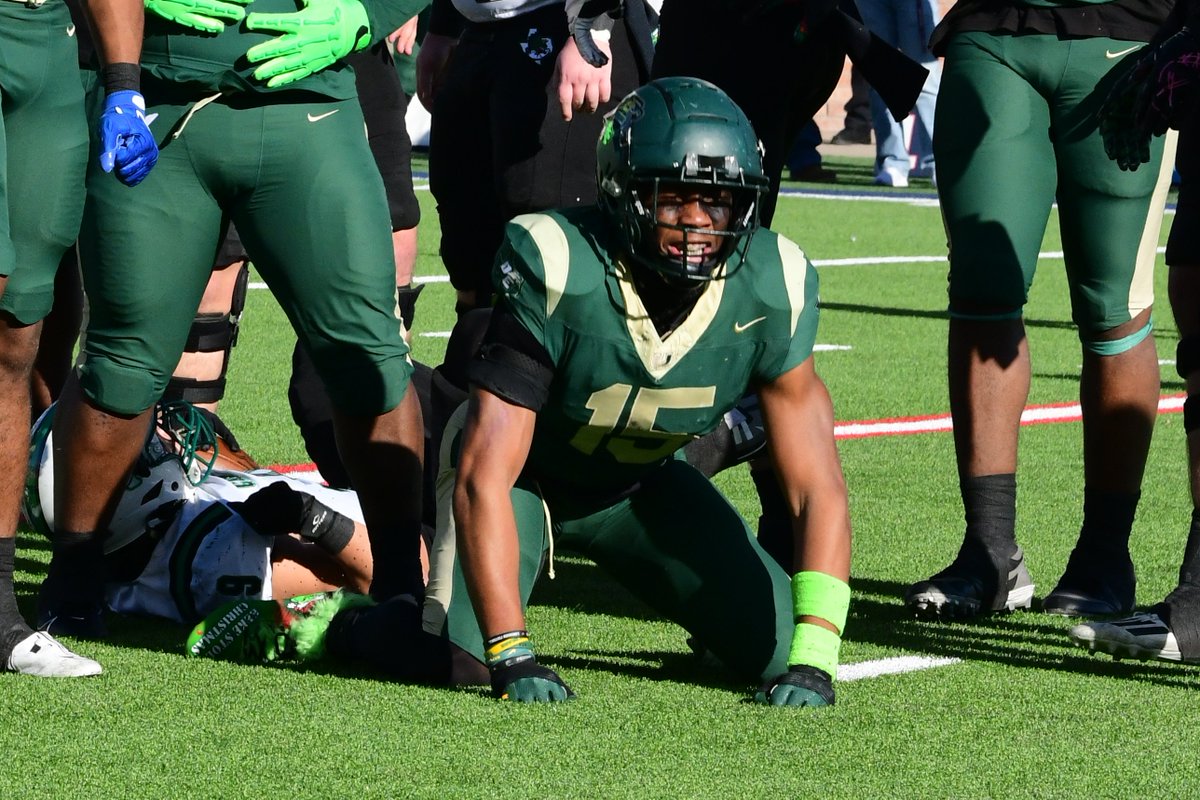 RBellPhotos's tweet photo. The grinch who stole Southlakes Christmas joy @KeylanAbrams @FootballDesoto https://t.co/0ja7mJwkj6