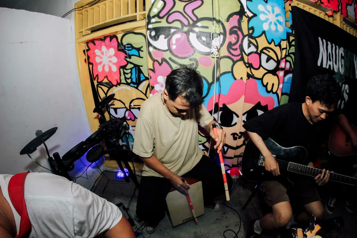 SEMUT MERAH POP PUNK tweet media