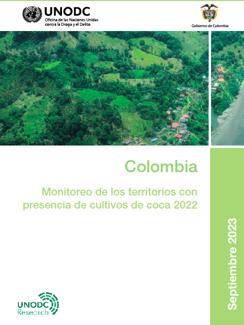 M_AaronZ's tweet photo. 🚀🌿💔🇨🇴 Cambio en el Horizonte: Desentrañando la Era Duque y la Nueva Visión de Petro en la Guerra Contra la Coca 🌱🤝🔍
En los últimos años, Colombia ha enfrentado un creciente desafío en la lucha contra los cultivos ilícitos. A pesar de los esfuerzos, el informe de la ONUDC de 2022, que abarca hasta septiembre, indica que durante el mandato presidencial de Iván Duque (2018-2022), los cultivos ilícitos en Colombia no solo persistieron sino que aumentaron. Busquemos analizar críticamente este fenómeno, destacando la importancia de las políticas implementadas y la necesidad de un cambio de enfoque.
El panorama presentado por la ONUDC es alarmante el aumento de los cultivos de coca fue una constante durante la presidencia de Iván Duque. A pesar de las políticas implementadas, los resultados óptimos parecen haberse esfumado, dejando tras de sí un legado de ineficiencia y oportunidades perdidas.
Los datos son claros más de 7,3 kilos de cocaína pueden producirse por hectárea, lo que, en el caso de las 23.794 hectáreas en territorios indígenas, se traduce en una producción alarmante. Este crecimiento ha sido impulsado en parte por factores externos como la devaluación del COP frente al USD que durante este periodo fue de 49%, la cual ha sido la más pronunciada en Latinoamérica en 2021, incentivando potencialmente el aumento de la producción de cocaína.
Es crucial señalar que, bajo la administración de Duque, las medidas contra los cultivos ilícitos no solo fallaron en reducir su extensión, sino que también ignoraron la realidad compleja de los campesinos atrapados en este ciclo. Las críticas actuales del Centro Democrático hacia las nuevas políticas del presidente Petro resuenan con un tono de ironía, dado que su propia gestión no logró avances significativos en este frente.
Ahora, el presidente @petrogustavo busca cambiar el enfoque, dirigiéndose hacia un modelo que ofrece oportunidades reales a los campesinos. Su propuesta se centra en transformar los cultivos ilícitos en lícitos, proporcionando una alternativa sostenible y, lo que es más importante, digna para aquellos atrapados en la economía de la coca.
Esto no es solo un análisis es un llamado a la acción. La historia nos muestra que los enfoques punitivos y de erradicación forzada no son la solución. Es hora de proteger y apoyar un cambio de programa que no solo combata los cultivos ilícitos, sino que también ofrezca un camino hacia una vida mejor para los campesinos. Compartir esta perspectiva no es solo comentar sobre política es abogar por un futuro donde todos los colombianos tengan la oportunidad de prosperar.
Cada vez que se comparte este análisis, se da un paso más hacia un futuro donde la comprensión y la solución sustentable reemplazan a la represión y el fracaso. Es un paso hacia un futuro mejor para Colombia.
#Colombia
#FelizDomingo
#FuerzaPetro