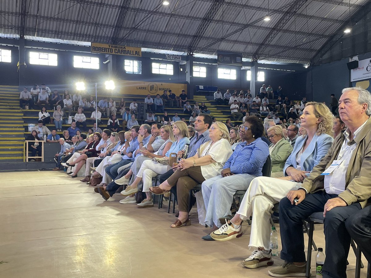 Alborada404's tweet photo. Convención Nacional del @PNACIONAL.

Linda instancia para finalizar y hacer un balance de todo lo que se ha hecho durante el 2023. Es el puntapié inicial para emprender un nuevo camino al próximo año electoral. 

¡Viva el Partido Nacional! https://t.co/qvzK3cnYSS