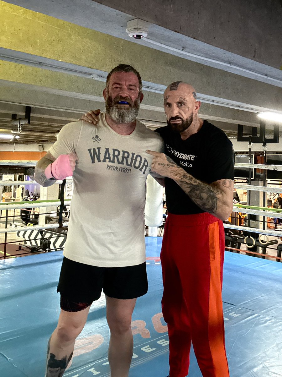 12 rounds of pads and sparring with the gaffer over here in Malta… staying ready 🎬🎬 <a href="/razorstorm/">Razorstorm</a>