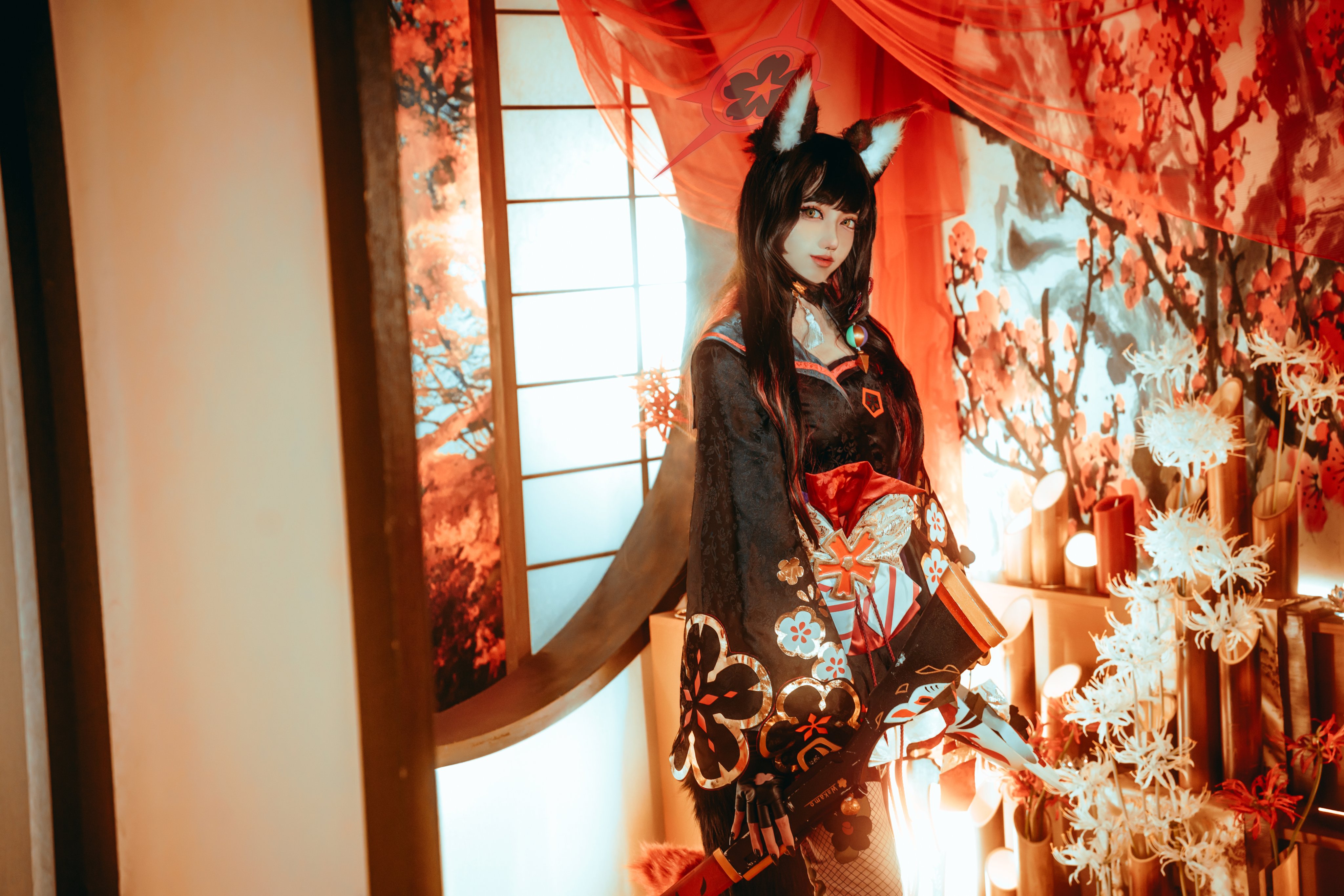コスプレ】和風セーラー服に片足編みタイツ、狐面から覗く美貌