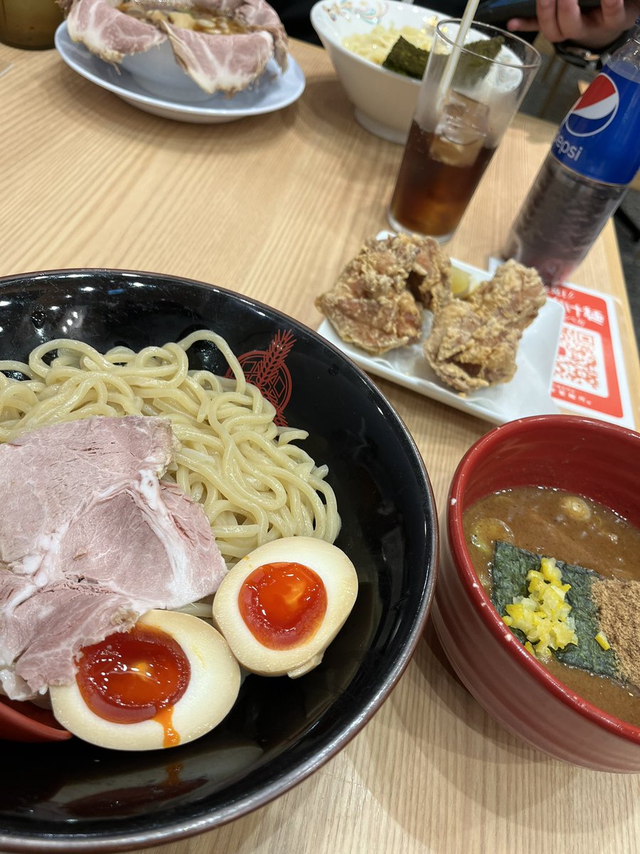 uronubox's tweet photo. 本日は #ゲームマーケット2023秋 にご参加いただきありがとうございました!じつは9年ゲムマにいてはじめて日曜参加させていただいたのですが、みなさまのご愛顧もありたくさん楽しめました。
みなさま寒くなるそうですからあたたかくしてお過ごしを〜🍵
#addtoybox https://t.co/tzUFpxshWw