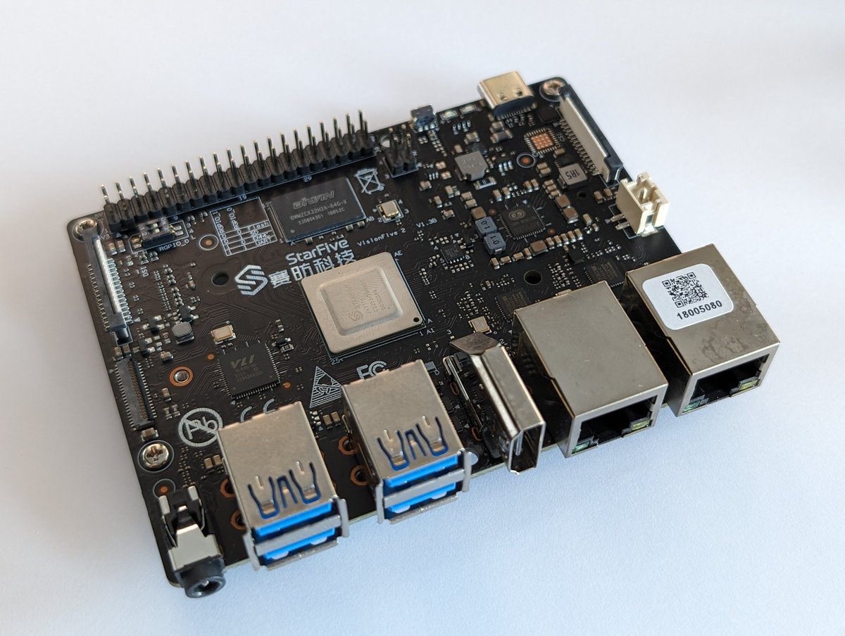 Merocle's tweet image. So far, RISC-V based devices are weaker in both software and performance.
But I definitely like how the Pixel 8 Pro handles macro photography.
The device in the photo is the StarFive VisionFive 2
#Pixel8Pro #singleboardcomputer
