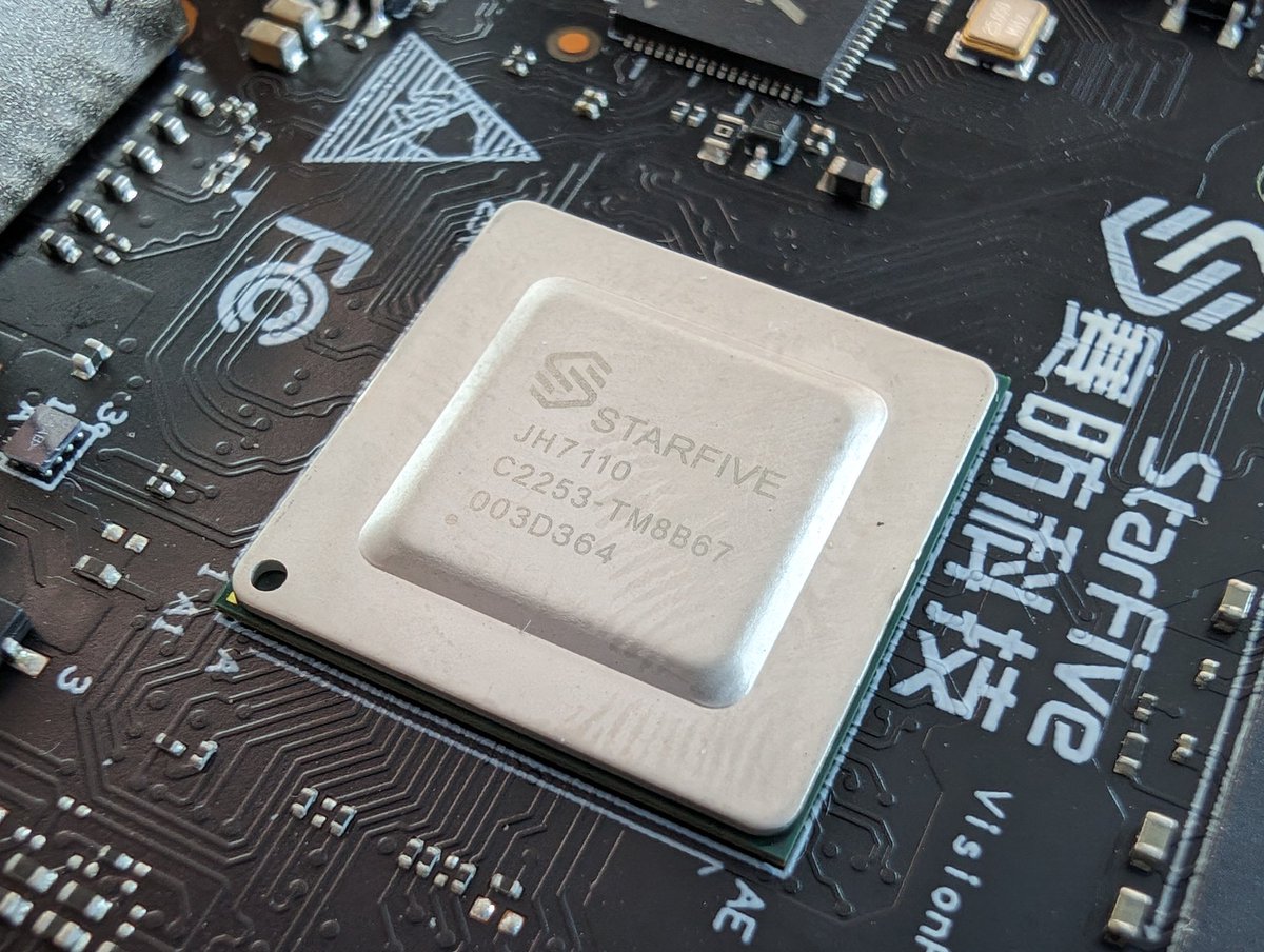 Merocle's tweet image. So far, RISC-V based devices are weaker in both software and performance.
But I definitely like how the Pixel 8 Pro handles macro photography.
The device in the photo is the StarFive VisionFive 2
#Pixel8Pro #singleboardcomputer