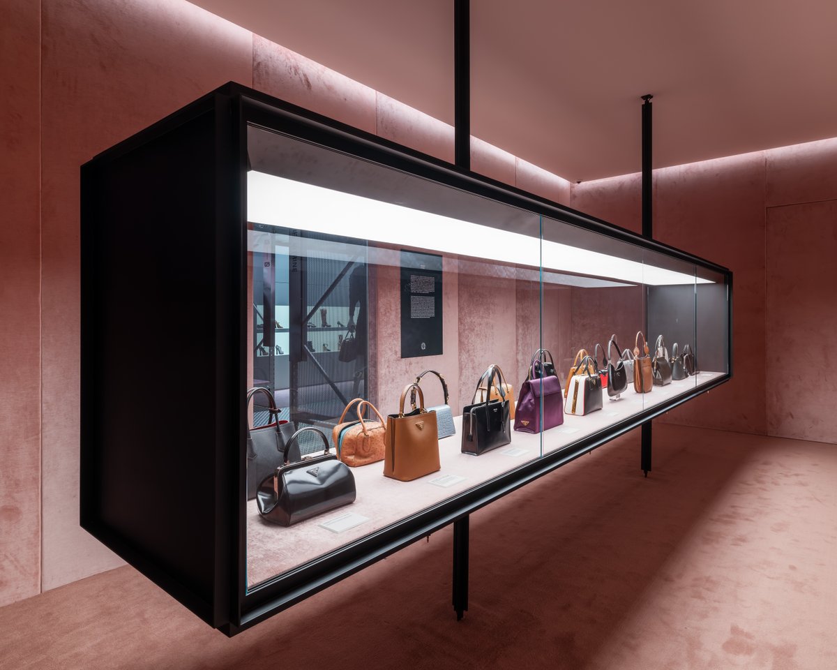 prada_japan's tweet photo. ジャン・ヌーヴェルによる大規模な改築を経て2022年12月にオープンした上海の「START星美術館」は、1907年に遡る海陸輸送の拠点であった南浦駅の歴史ある駅舎を利用しています。

こちらでは、2024年1月21日まで「PRADASPHERE II」が一般公開されます。

https://t.co/Xz2ju8Wv3Z

#Pradasphere
#Prada https://t.co/JsxslbYuzG