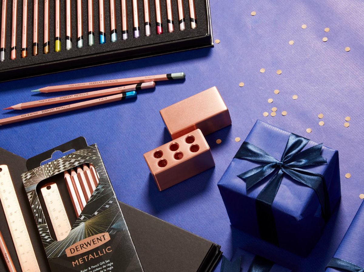 Sparkle and shine with Derwent Metallic Paint and Pencils! Add a touch of shimmering metallic colour to your art or craft projects, perfect for both light and dark paper 🎨✨

Keep discovering the magic of creativity this season 🎄

#Christmas