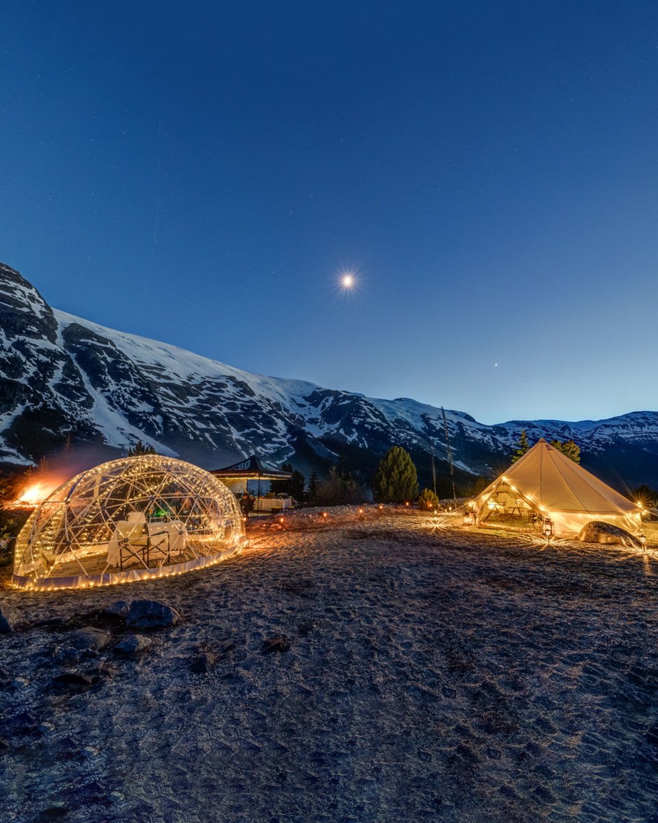 ExploreCookson's tweet image. Looking back on our camp in Canada this year, where our guests flew in by heli and stayed in luxury with their own private chef. Having a heli on hand meant access to exploring 20,000 year old ice caves, soaking in hot springs, dining in remote snow setups and heli snow biking.