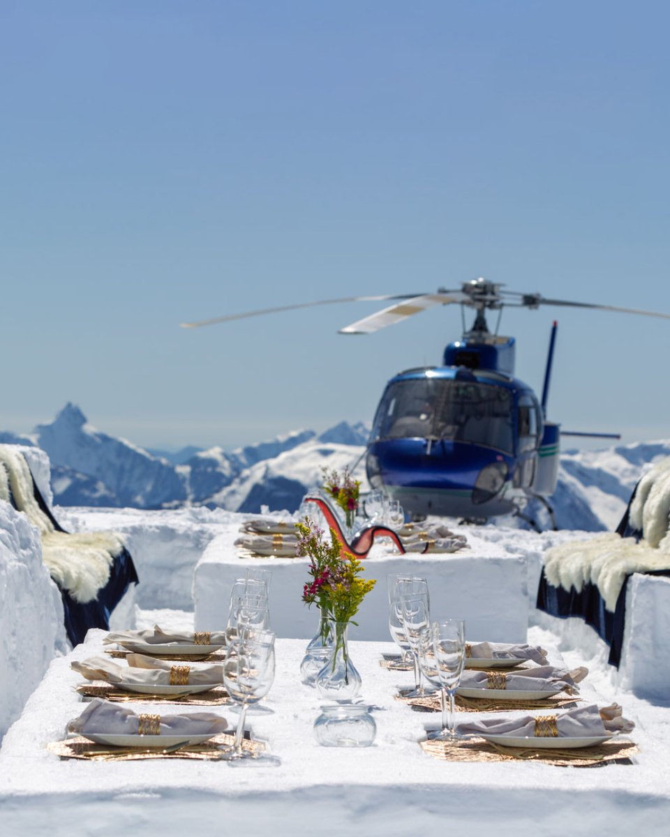 ExploreCookson's tweet image. Looking back on our camp in Canada this year, where our guests flew in by heli and stayed in luxury with their own private chef. Having a heli on hand meant access to exploring 20,000 year old ice caves, soaking in hot springs, dining in remote snow setups and heli snow biking.