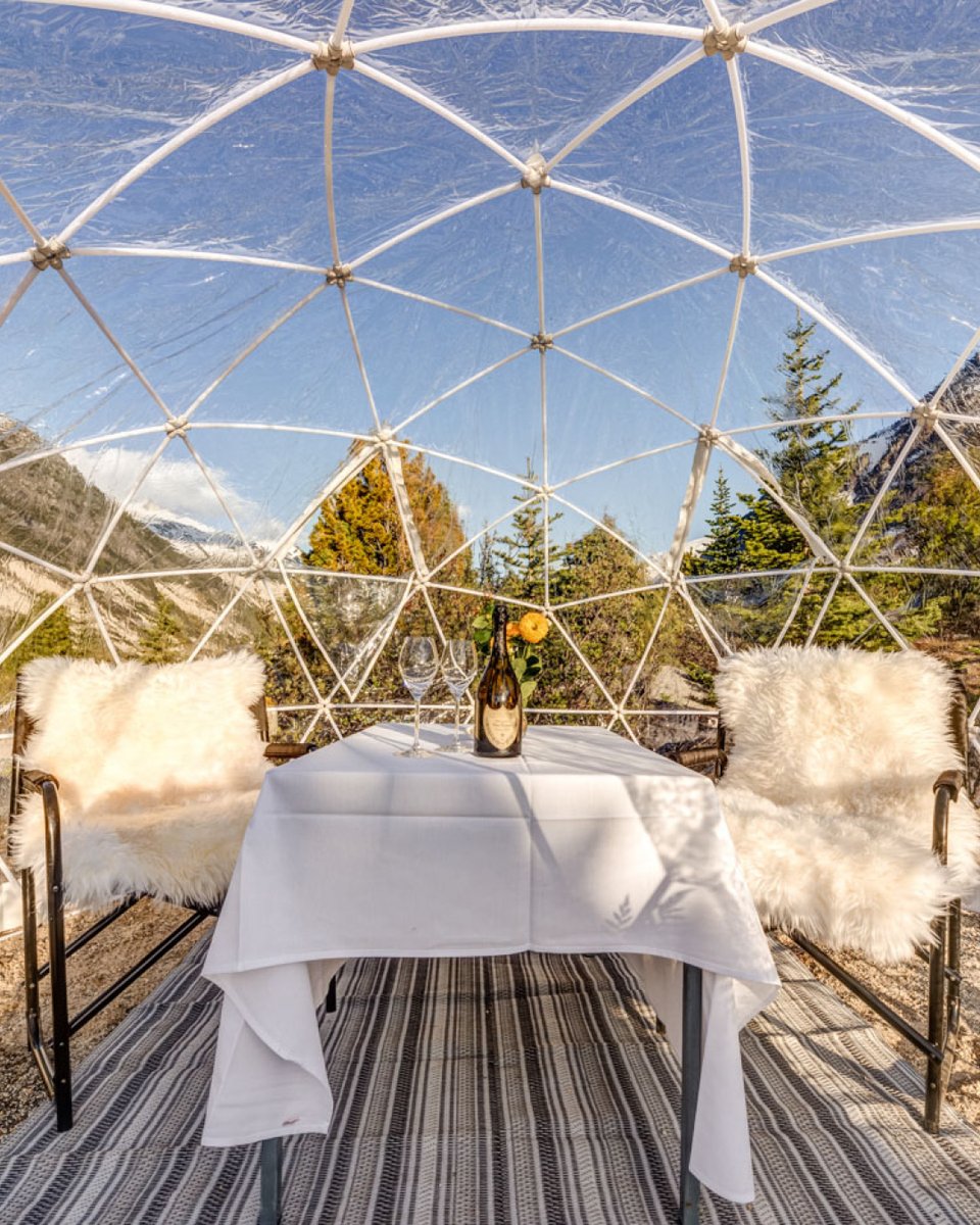 ExploreCookson's tweet image. Looking back on our camp in Canada this year, where our guests flew in by heli and stayed in luxury with their own private chef. Having a heli on hand meant access to exploring 20,000 year old ice caves, soaking in hot springs, dining in remote snow setups and heli snow biking.