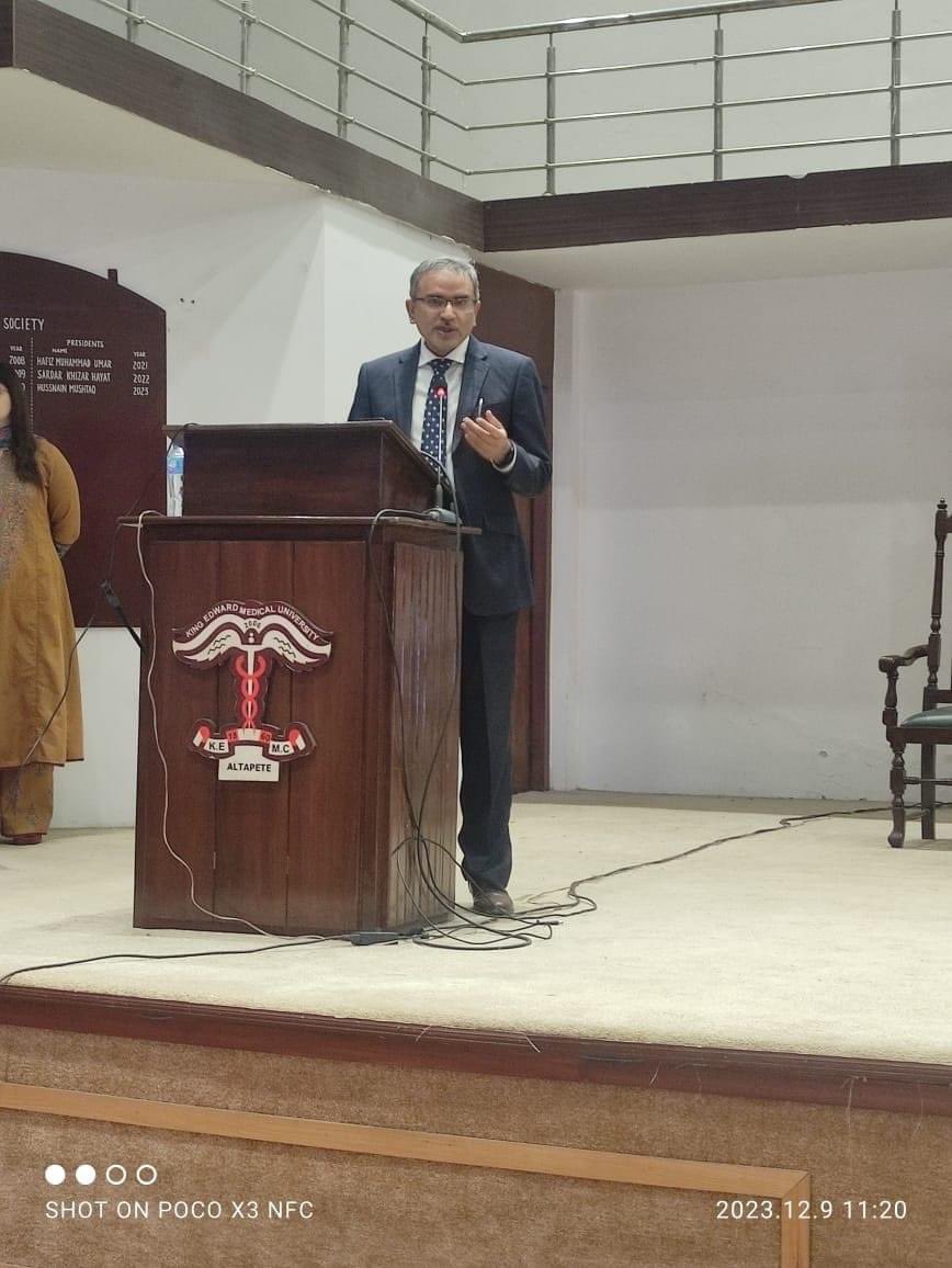 drwarisfarooka's tweet photo. Just attended an amazing workshop on AI in research work. Excited to share a video I made discussing the role of AI in the surgical field! Get ready to be amazed by the mind-blowing simulations! https://t.co/siYVpWmcn9
