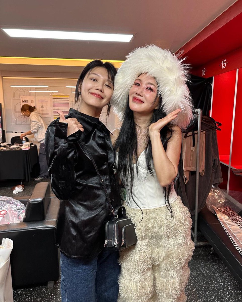 sooyoungnews's tweet photo. [100223] Sooyoung at Uhm Junghwa’s Concert ‘Invitation’ Day 2 with Lee Eunji

https://t.co/3oiVrABdSF

#SOOYOUNG #최수영 https://t.co/kIdFudhevZ