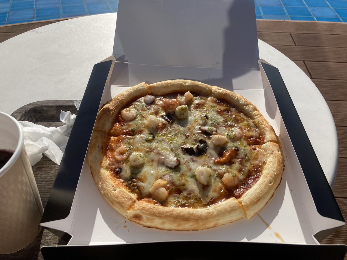 ShintaniTomomi's tweet photo. グランビュー!ここでのSF見ながらのPizza昼飯めちゃくちゃ優雅やかな😋今までここでは朝一にコーヒーしか飲んだことなかったけど、モナコグランプリもビックリです。いやぁ〜まだまだ知らんこともあるもんですな👍
#SFormula #suzukacircuit #GranView https://t.co/HHCwzUPLap