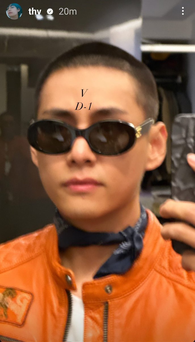 vminiecats's tweet photo. — #TAEHYUNG y #RM se despidieron de ARMY 😭

🐻: Era mi sueño. Un look con la cabeza rapada y gafas de sol. Quería probarlo algún día y creo que salió bastante bien. ¡Me iré y volveré bien!
🐨: Estoy tan feliz de poder vivir como BTS durante los últimos 10 años. (+) https://t.co/UwdGCoG5n1