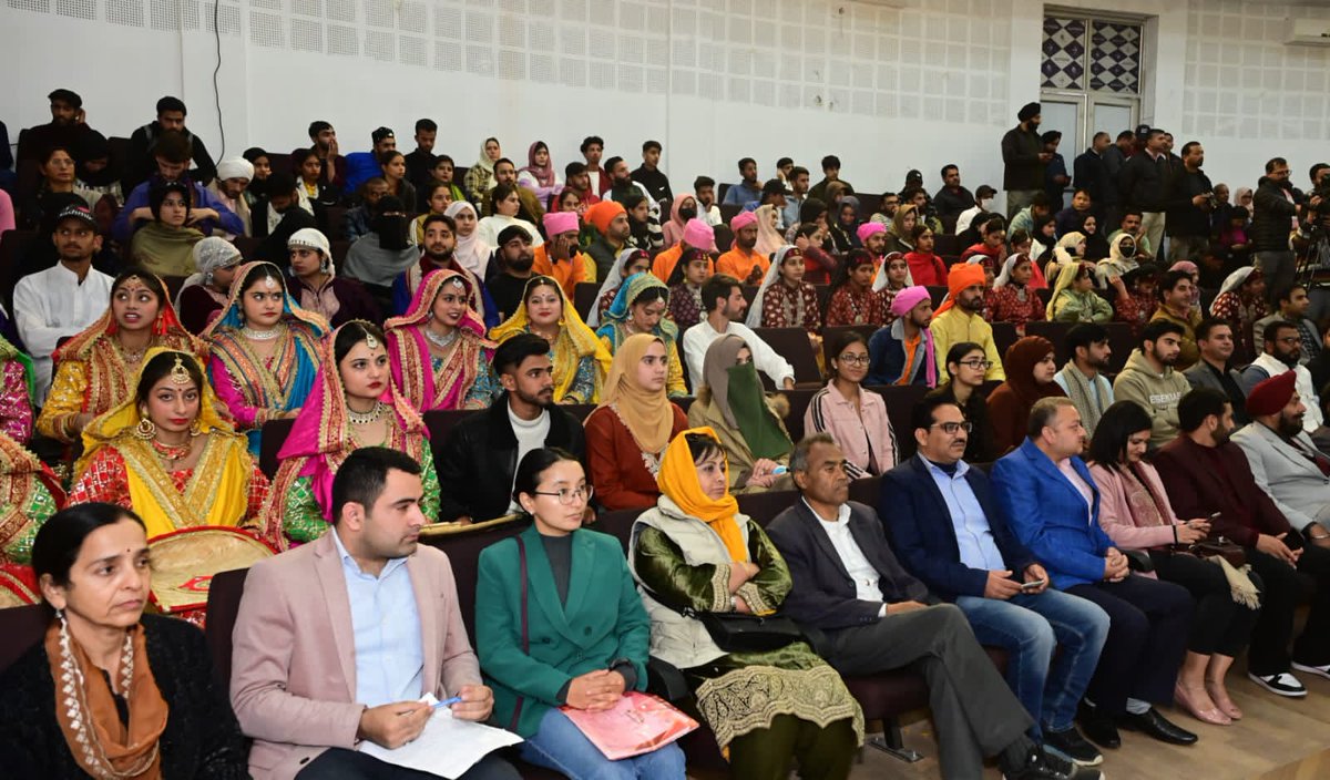 OfficeOfLGJandK's tweet photo. The creativity, charisma and hard work of youth is the formidable force that is setting new agenda of development. The new ideas and conviction is stimulating various sectors and contributing to new discoveries and innovation. Future belongs to India and our youth. https://t.co/bIpSrIOZn6