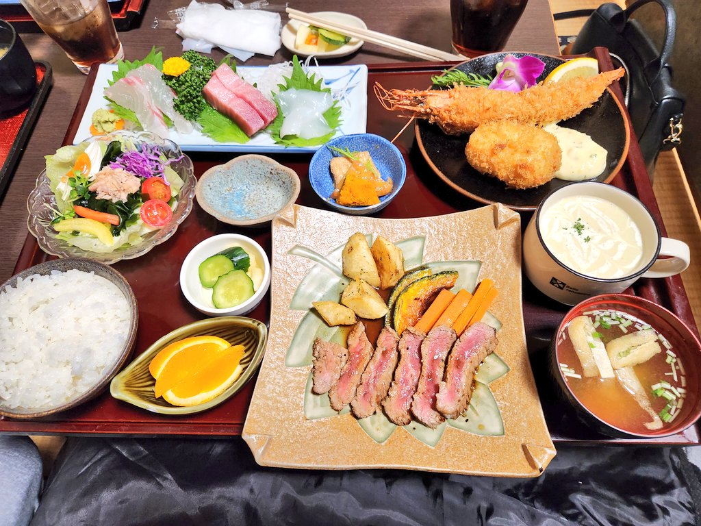 nora222020's tweet photo. @tamo_inti_raymi 
@NewYomemo 

大好物が詰まった宝箱みたいな
豪華御膳に誕生日＆クリスマス
プレゼント🎁
楽しい1日でした(*^^*)
ありがとうございました🥰 https://t.co/bER4xnMUaT