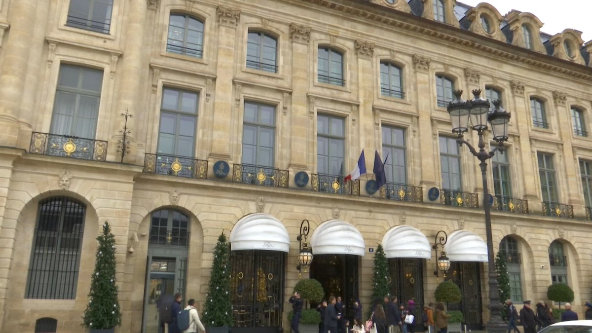 BFMTV's tweet photo. Paris: la bague d'une valeur de 750.000 euros disparue au Ritz retrouvée dans un sac d'aspirateur
https://t.co/T0ncRu2emc https://t.co/gr0jQlM6Gp