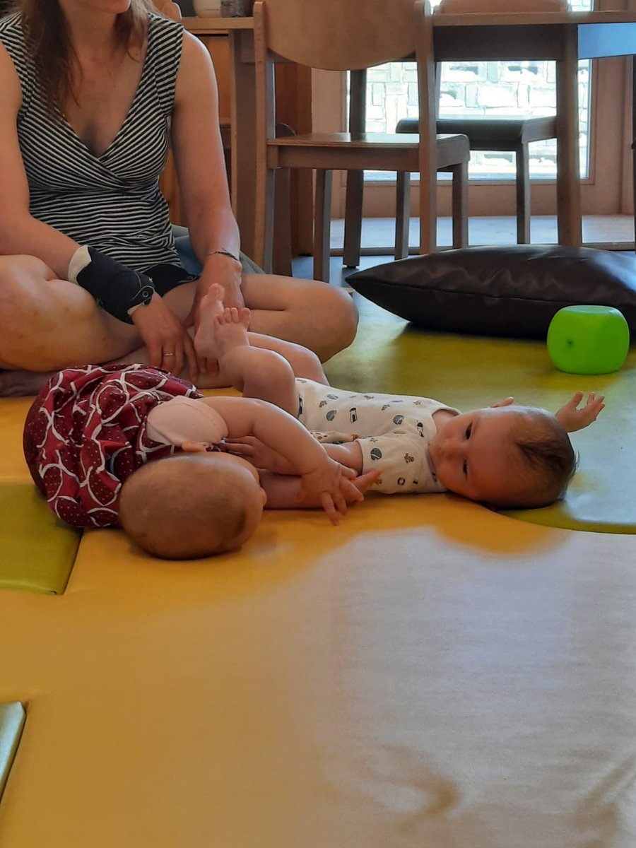 EDU_ENSEMBLE's tweet photo. Partager des ressources à jour avec les parents et les accompagner au quotidien en prévention, c'est la mission des Maisons des 1000 1ers jours. 
Les impacts sur la responsabilité des parents démontrent l'efficacité du dispositif national #eduensemble https://t.co/QMfEfkOf2F
