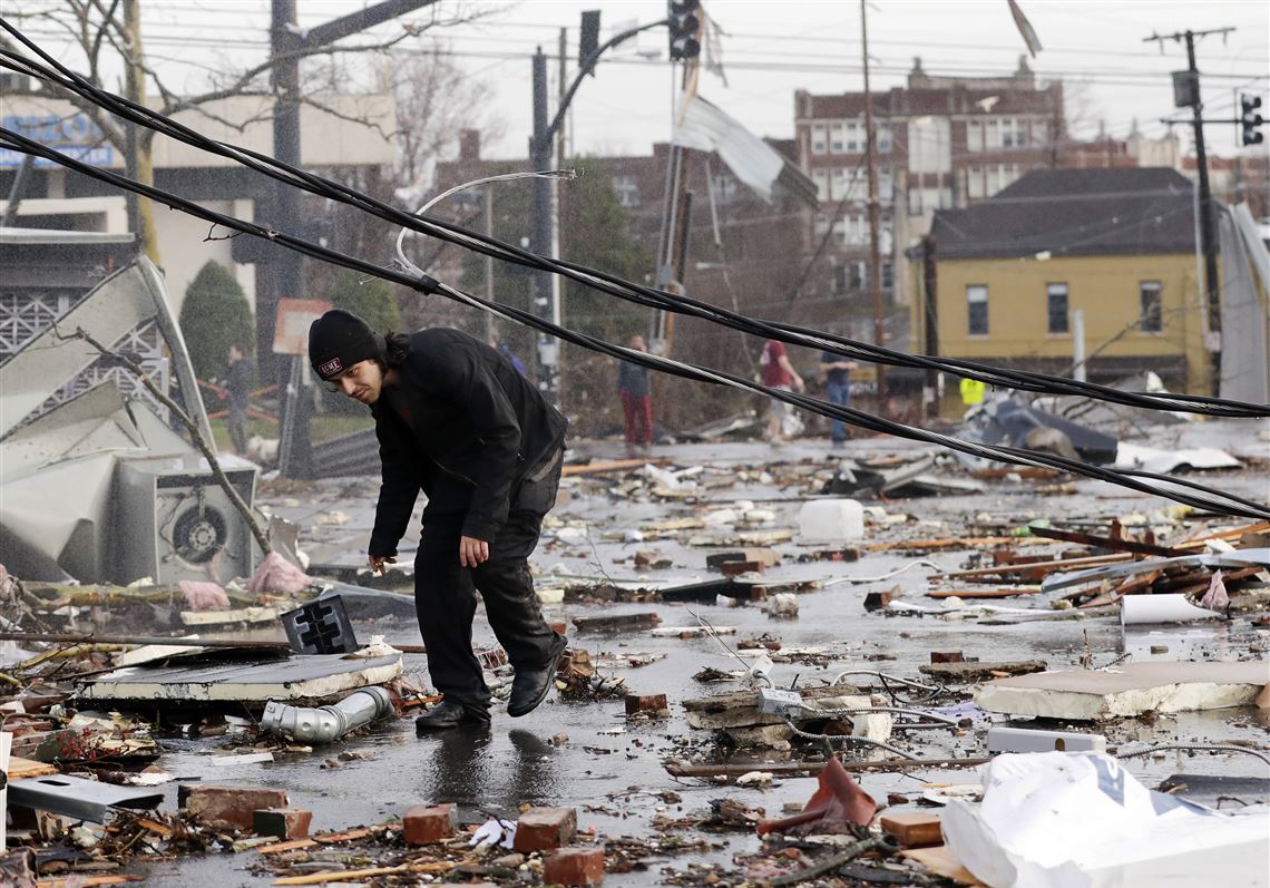 kalmantibs's tweet photo. Praying for all those affected by the two dozen tornadoes that spread death and destruction through numerous Southern and Midwest states 🇺🇸. 

"Early reports indicate the storms were historic events in several states including Tennessee and Kentucky."

🙏🏼💔🕊️ https://t.co/H1MgxVzPY6