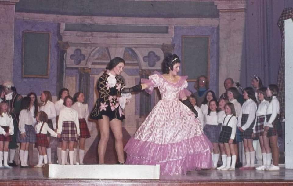 EKRepTheatre's tweet photo. #SendMeBackSunday #FestiveThrowback
Today's pantomime memories come from our 1973 production of 'Goody Two Shoes'.
It was written & produced by Alfie Newton & performed in Claremont School Theatre in December 1973.
#LocalTheatre #EastKilbride #EastKilbrideRepTheatreClub https://t.co/6b1DZDtUym