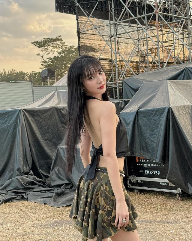 janhaefanpage's tweet photo. [IG POST] Janhae 💜 (1/3)

BMMF13 💕💕
With my galssssss

🖇️ https://t.co/PmvPg08iHK

BMMF13 X SIZZY
#SIZZYGirlGroup 
#RISERMUSICxBMMF13
#JANHAE #JANIVERSE https://t.co/k3Ftq72zF8