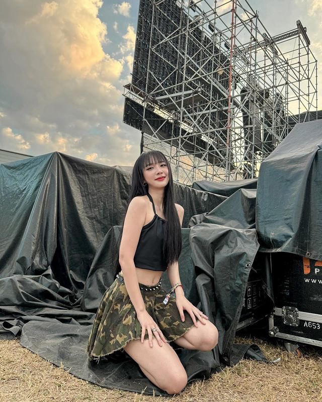 janhaefanpage's tweet photo. [IG POST] Janhae 💜 (1/3)

BMMF13 💕💕
With my galssssss

🖇️ https://t.co/PmvPg08iHK

BMMF13 X SIZZY
#SIZZYGirlGroup 
#RISERMUSICxBMMF13
#JANHAE #JANIVERSE https://t.co/k3Ftq72zF8
