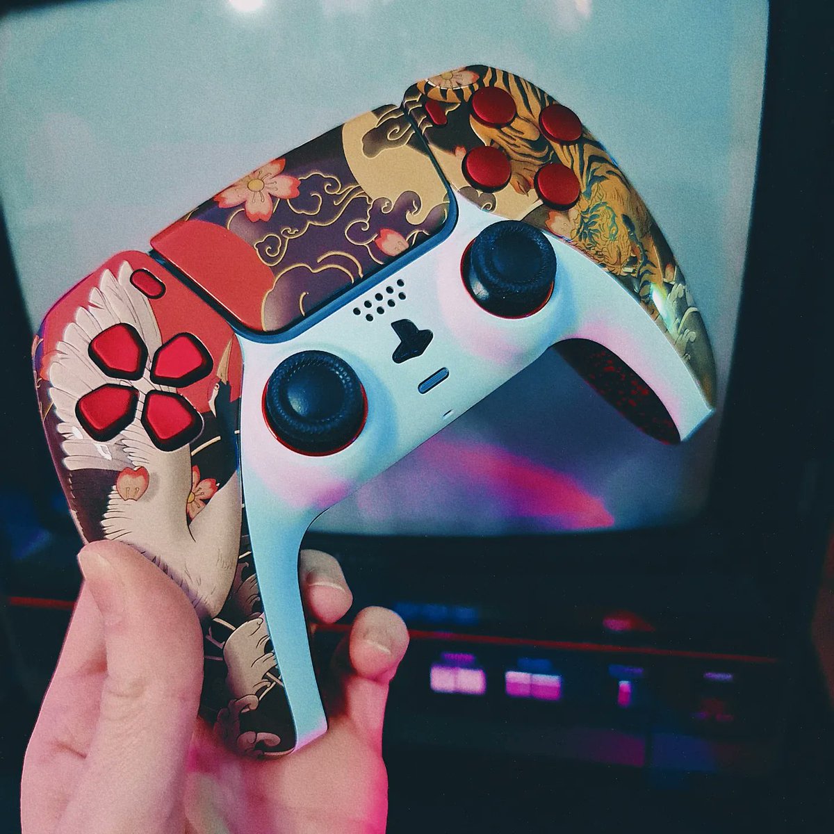 Ma petite manette <a href="/drawmypad/">Draw my Pad</a> ♥️ On vous fait gagner une manette customisée sur Instagram pour ceux que ça intéresse:  bitly.ws/35e7V ! #collaborationcommerciale