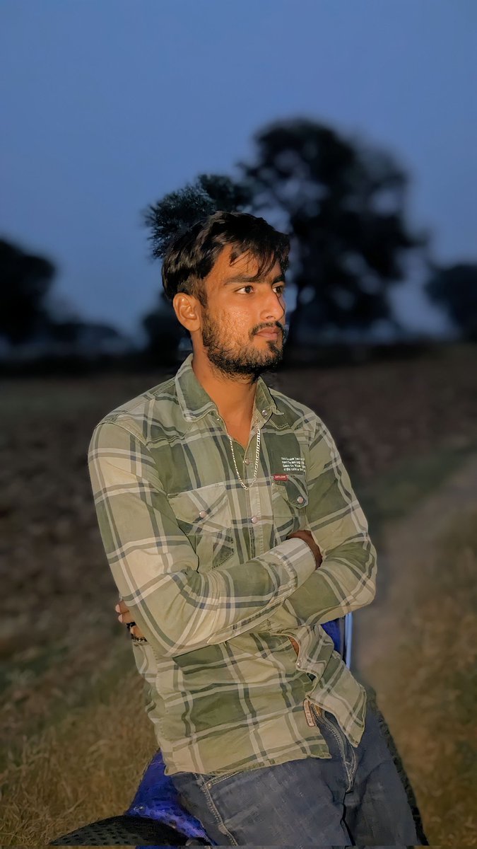 Deva_Karhana's tweet photo. बुरा वक़्त दर्द नहीं देता ,
बुरे वक़्त में साथ छोड़ने वाले दर्द देते हैं
#DevaGurjar #करहाणा ♥️💫 https://t.co/FeWgiLTBuk