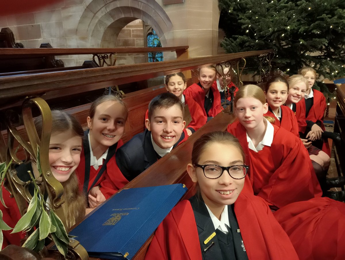 SedPrepMusic's tweet photo. Fabulous singing at Sedbergh Chapel this morning. Senior Choir sang beautifully! #MakingMusic #MakingMemories #CrickeyThatsALotOfPeople #Advent #SingingTheirHeartsOut https://t.co/llDeViC0gg